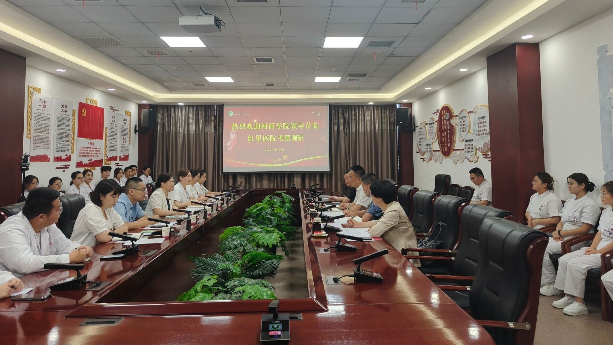 党委书记梁兆光赴新疆检查实习支医工作并开...